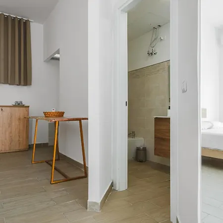 Ortensia In Station Napoli